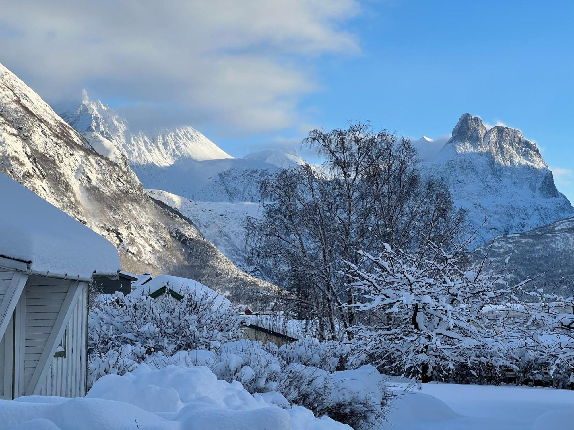 Andalsnes Gustehouse Apartamento Exterior foto