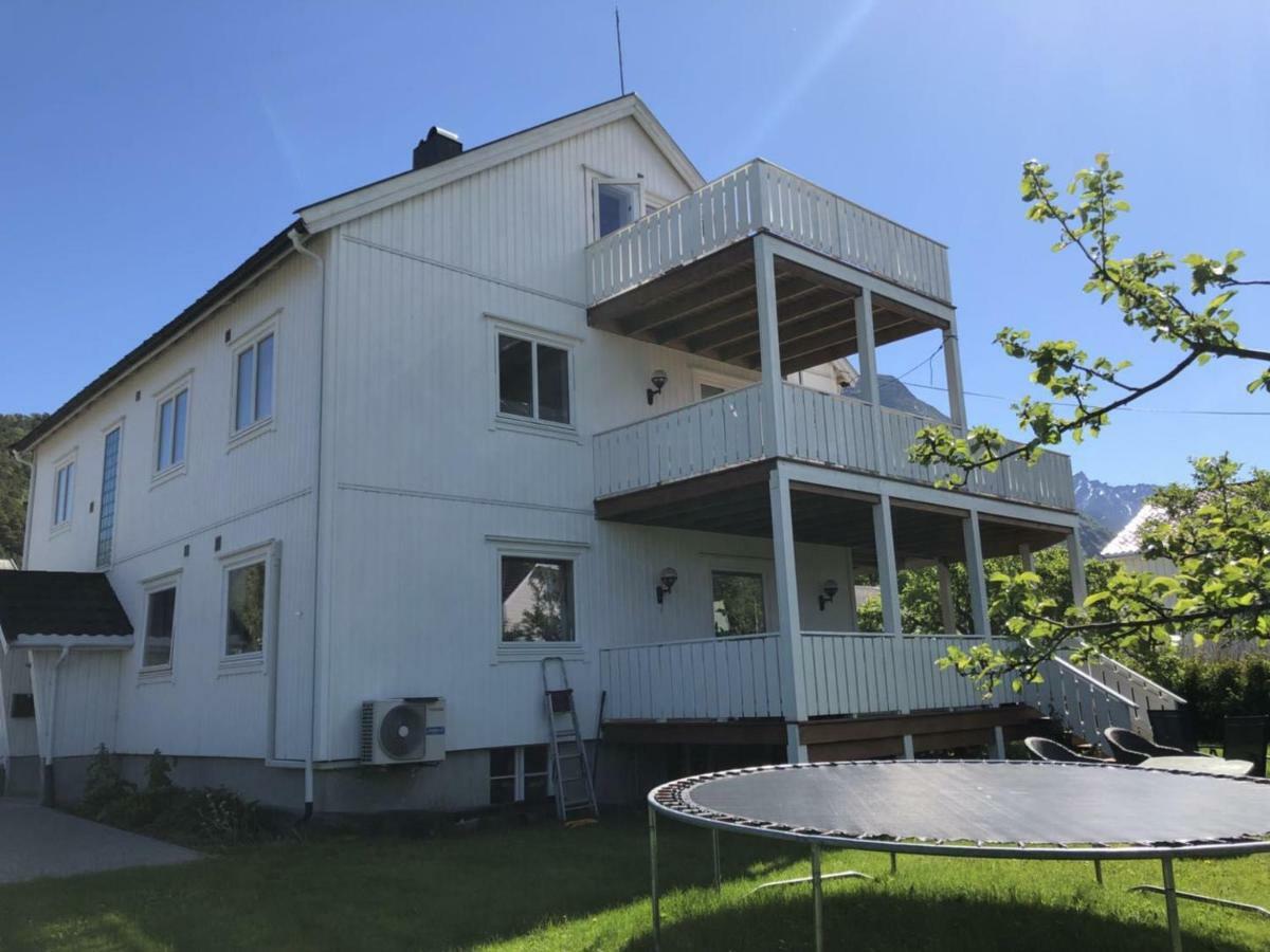 Andalsnes Gustehouse Apartamento Exterior foto