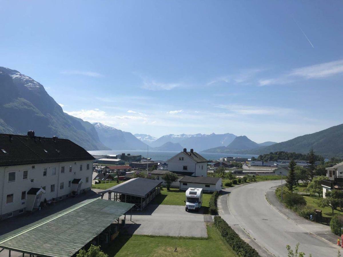 Andalsnes Gustehouse Apartamento Exterior foto